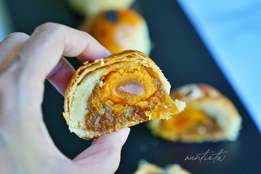 【台中】東區｜正月初一手做蛋黃酥，一顆40元，甜度適中不膩口，台中平價蛋黃酥推薦