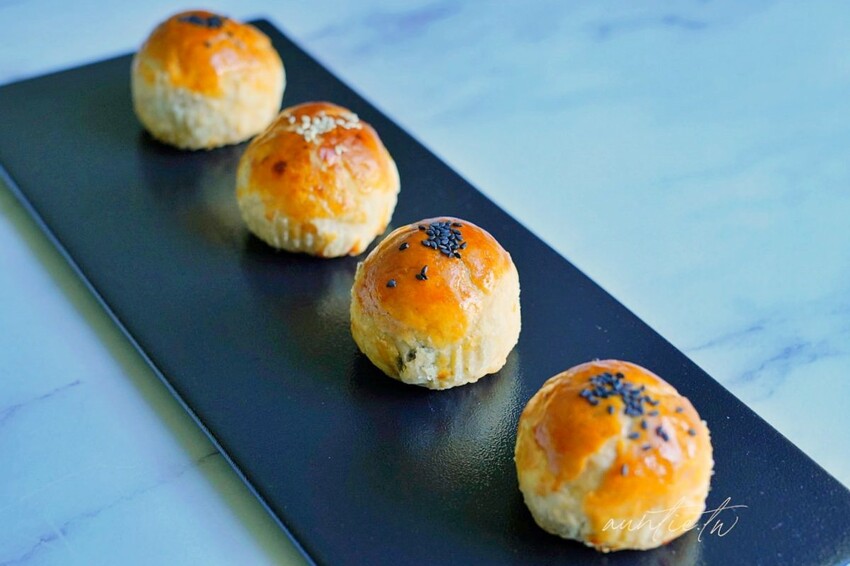 【台中】東區｜正月初一手做蛋黃酥，一顆40元，甜度適中不膩口，台中平價蛋黃酥推薦