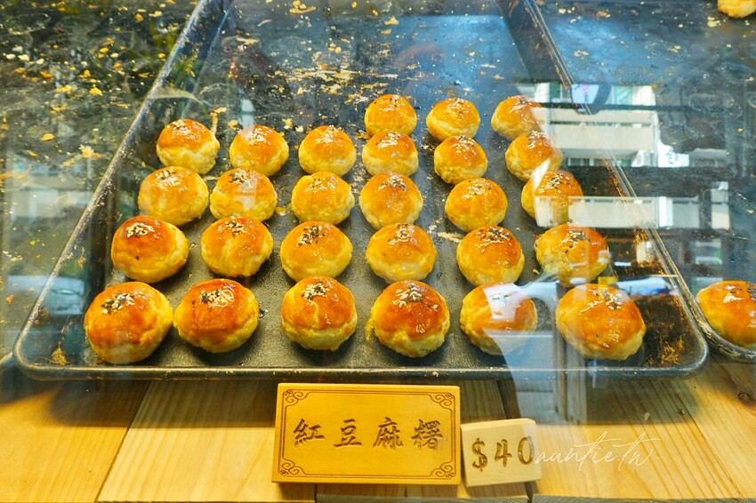 【台中】東區｜正月初一手做蛋黃酥，一顆40元，甜度適中不膩口，台中平價蛋黃酥推薦