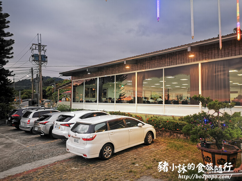 屏東。三地門》瞭望台土雞城。菜色多樣化的土雞料理