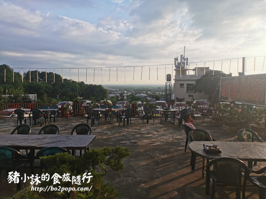 屏東。三地門》瞭望台土雞城。菜色多樣化的土雞料理