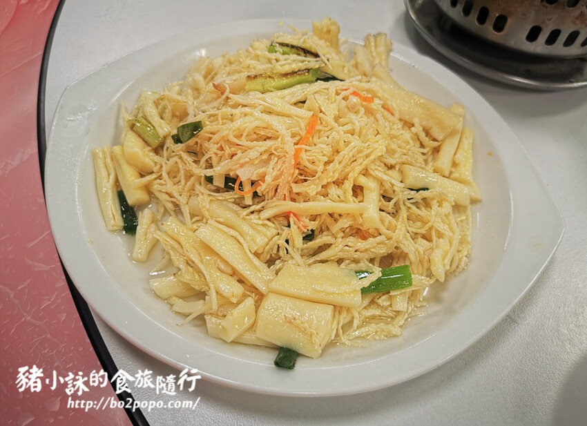 屏東。三地門》瞭望台土雞城。菜色多樣化的土雞料理