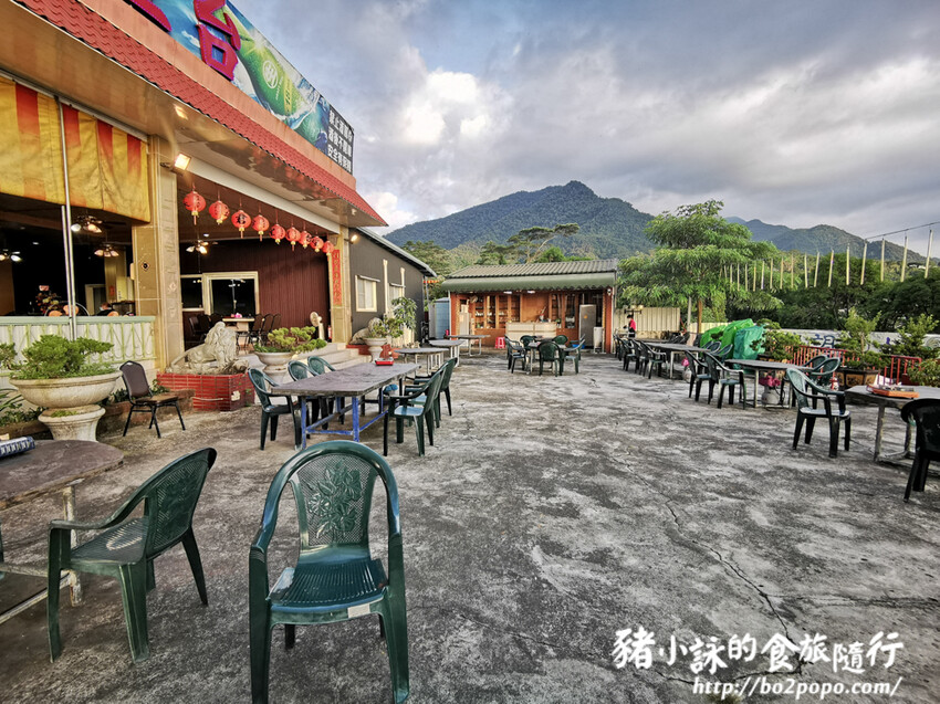 屏東。三地門》瞭望台土雞城。菜色多樣化的土雞料理