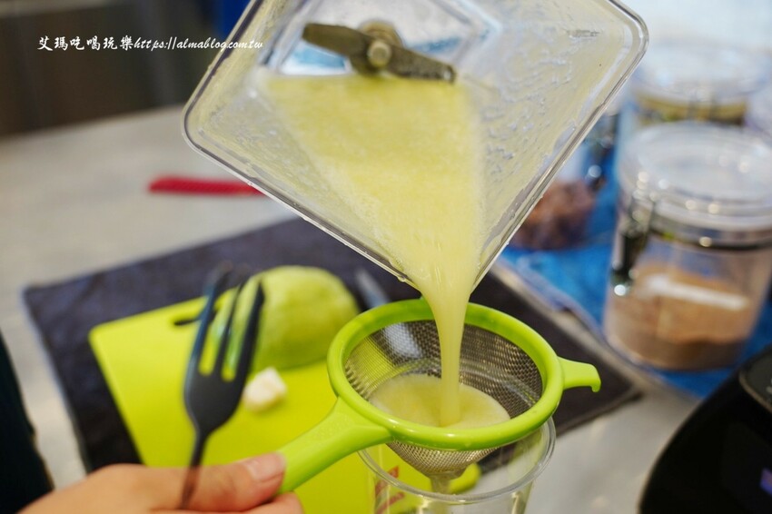 把啾啾妹收集起來！手搖飲4種杯身杯膜，竟然還能當告白情書？超搶手聯名環保杯才299元，直接買起來～