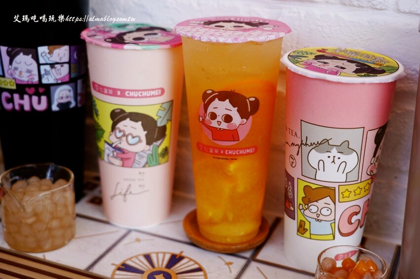 把啾啾妹收集起來！手搖飲4種杯身杯膜，竟然還能當告白情書？超搶手聯名環保杯才299元，直接買起來～