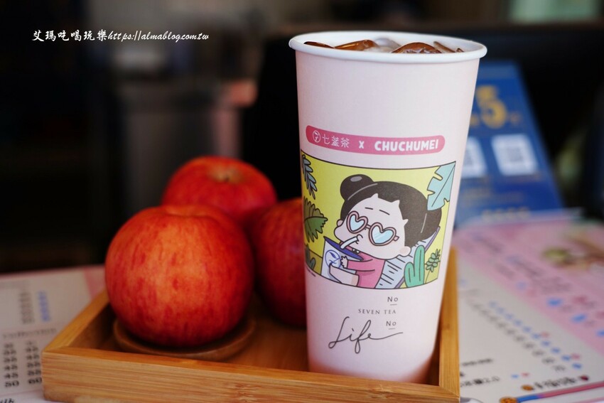 把啾啾妹收集起來！手搖飲4種杯身杯膜，竟然還能當告白情書？超搶手聯名環保杯才299元，直接買起來～