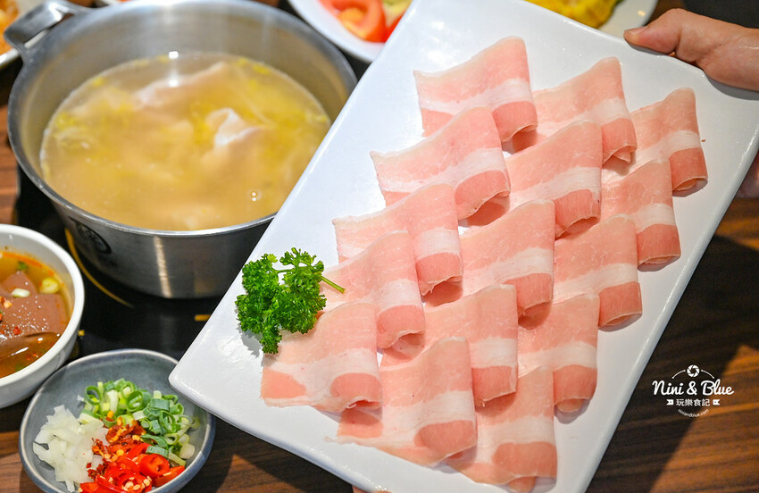 森釧鍋物 | 台中火鍋吃到飽，野菜放題自助吧，居然有中華豆花還免服務費