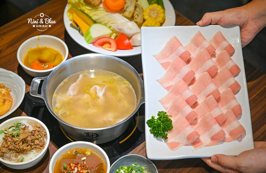 森釧鍋物 | 台中火鍋吃到飽，野菜放題自助吧，居然有中華豆花還免服務費