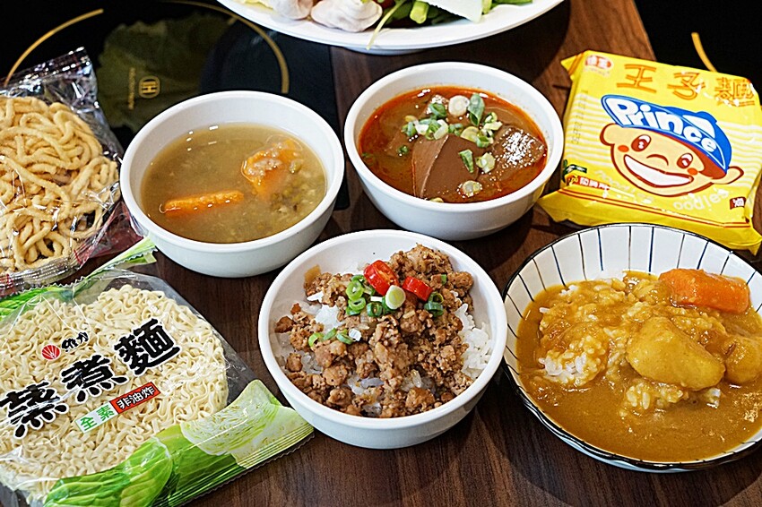 台中霧峰野菜放題鍋物專門店，超過40種以上食材讓你無限吃！限時優惠活動肉品買一送一，還免服務費！！