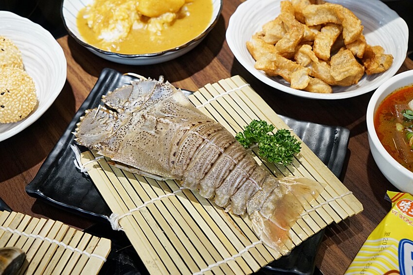 台中霧峰野菜放題鍋物專門店，超過40種以上食材讓你無限吃！限時優惠活動肉品買一送一，還免服務費！！