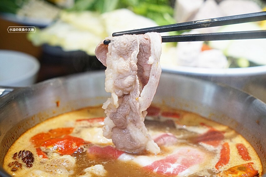 台中霧峰野菜放題鍋物專門店，超過40種以上食材讓你無限吃！限時優惠活動肉品買一送一，還免服務費！！