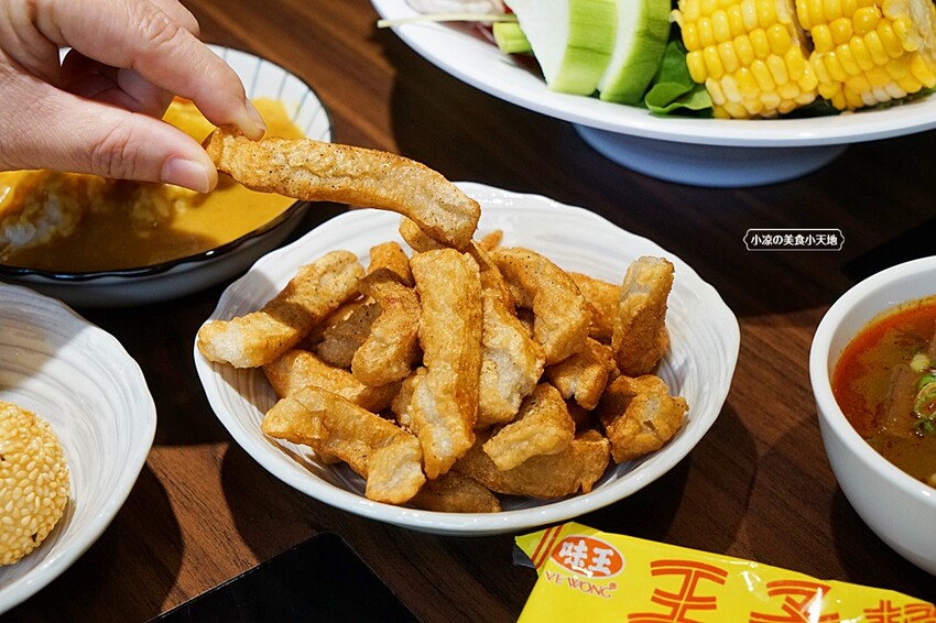 台中霧峰野菜放題鍋物專門店，超過40種以上食材讓你無限吃！限時優惠活動肉品買一送一，還免服務費！！