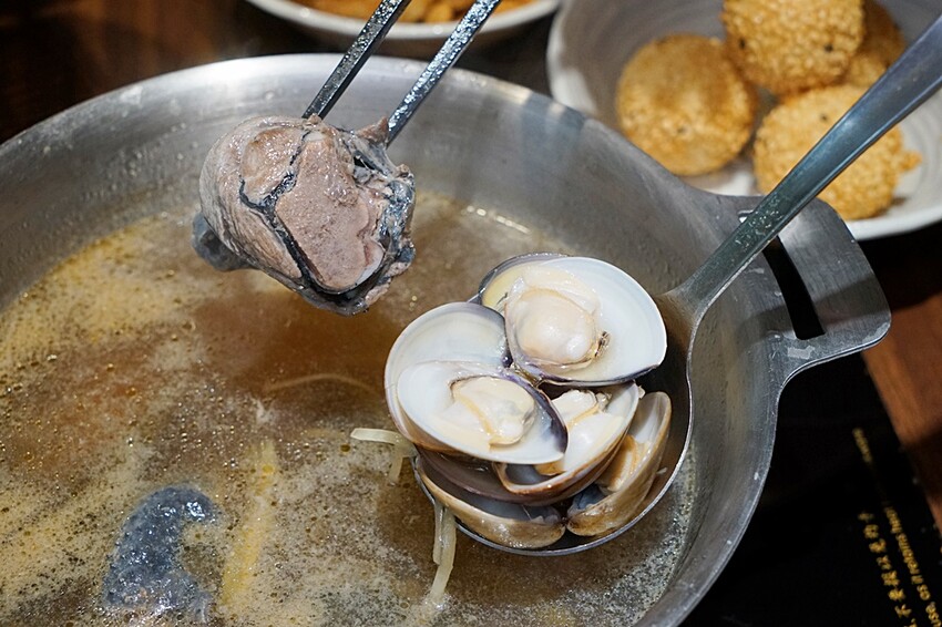 台中霧峰野菜放題鍋物專門店，超過40種以上食材讓你無限吃！限時優惠活動肉品買一送一，還免服務費！！