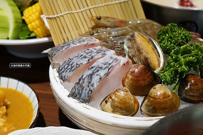 台中霧峰野菜放題鍋物專門店，超過40種以上食材讓你無限吃！限時優惠活動肉品買一送一，還免服務費！！