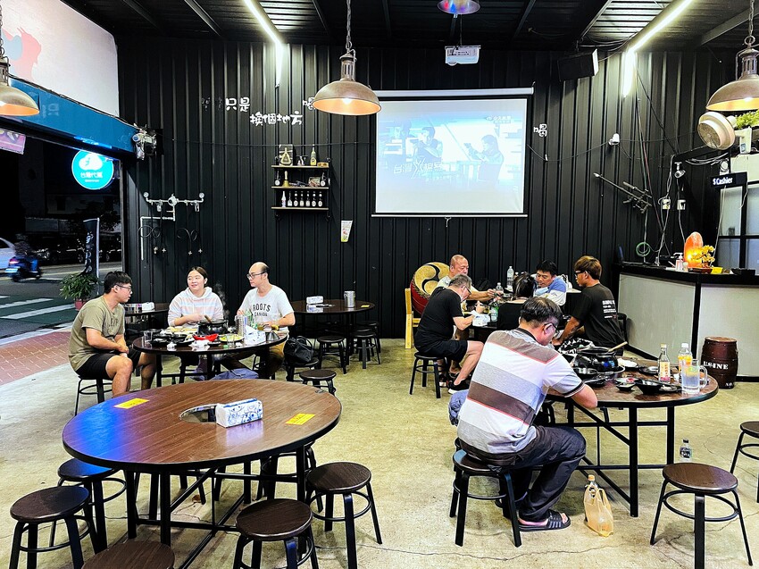 【東安快炒薑母鴨】桃園平鎮深夜美食！『薑母鴨』『熱炒』推薦！價格親民隨便點都好吃！桃園多人聚餐首選！