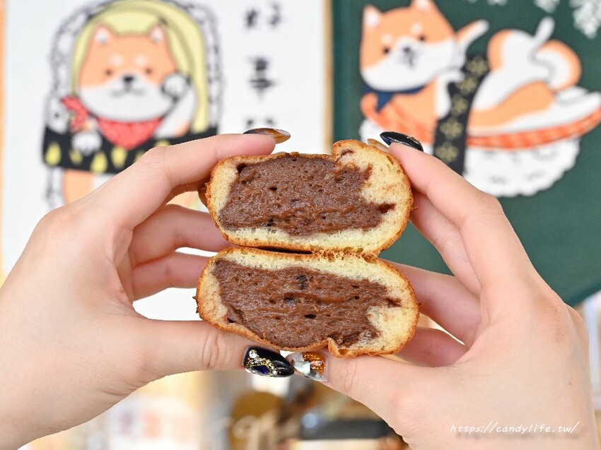 台中超萌柴犬雞蛋糕在這裡，現點現烤，咬下去會大爆餡！