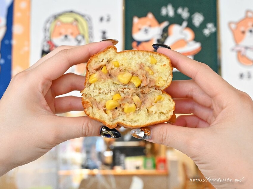 台中超萌柴犬雞蛋糕在這裡，現點現烤，咬下去會大爆餡！