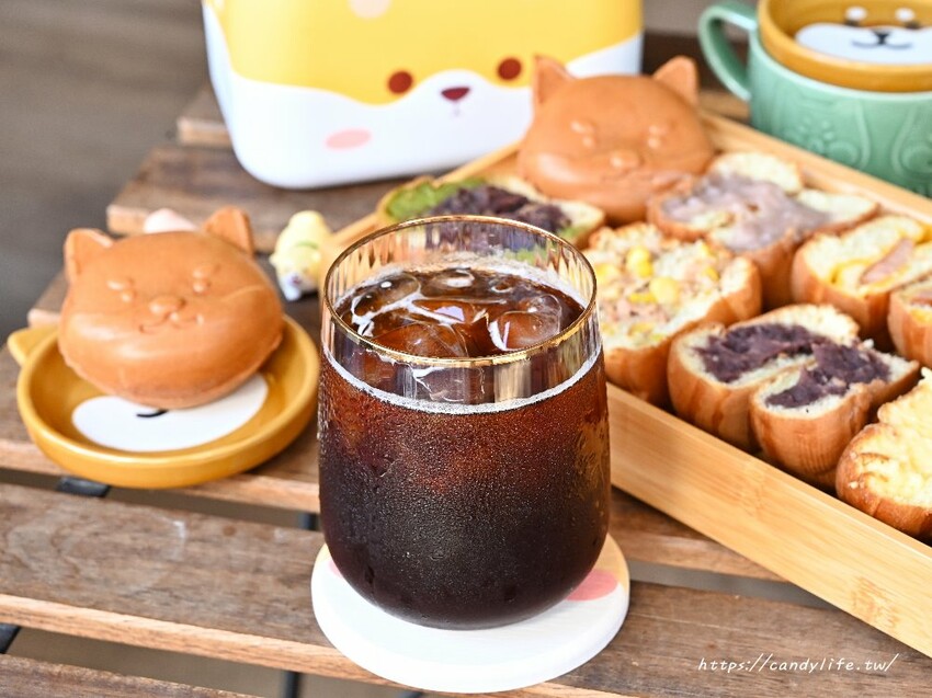 台中超萌柴犬雞蛋糕在這裡，現點現烤，咬下去會大爆餡！