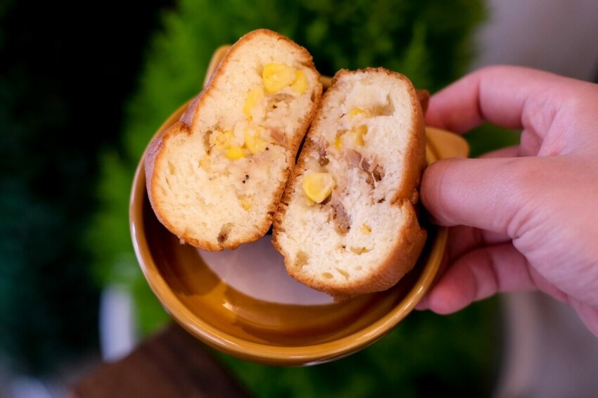 【台中美食】豆燒本舖|勤美・萌度爆表的柴犬雞蛋糕,現點現烤大口咬下會爆漿 ! - 肉依小姐吃什麼