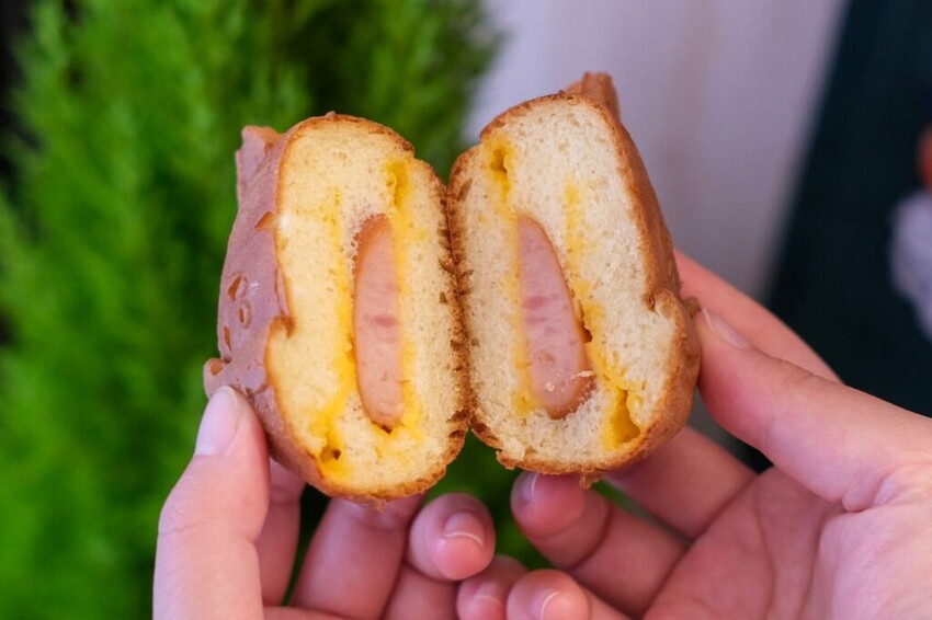 【台中美食】豆燒本舖|勤美・萌度爆表的柴犬雞蛋糕,現點現烤大口咬下會爆漿 ! - 肉依小姐吃什麼