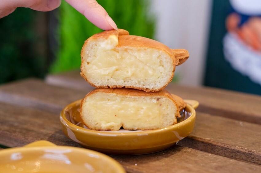 【台中美食】豆燒本舖|勤美・萌度爆表的柴犬雞蛋糕,現點現烤大口咬下會爆漿 ! - 肉依小姐吃什麼