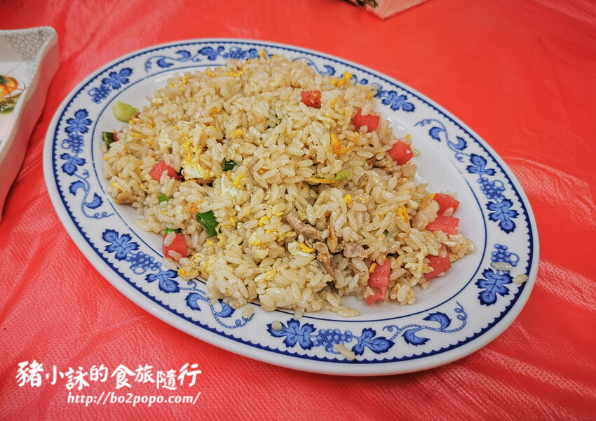 嘉義。布袋》太平洋海產【魚市場 A16】。門口價目跟菜單不完全一樣