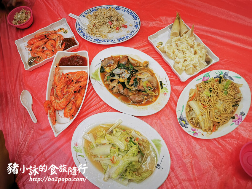 嘉義。布袋》太平洋海產【魚市場 A16】。門口價目跟菜單不完全一樣