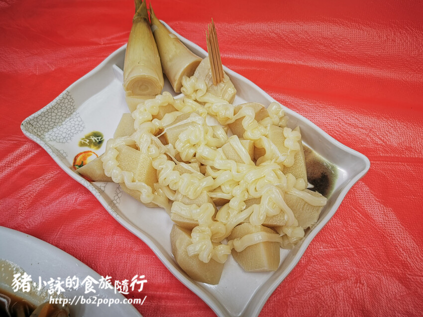 嘉義。布袋》太平洋海產【魚市場 A16】。門口價目跟菜單不完全一樣