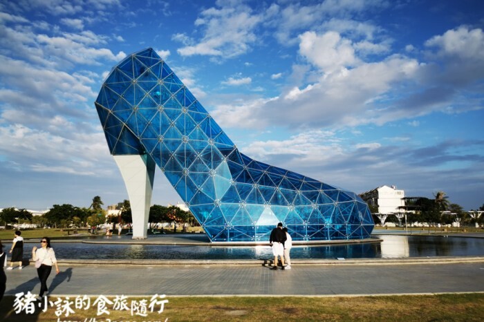 嘉義。布袋》太平洋海產【魚市場 A16】。門口價目跟菜單不完全一樣