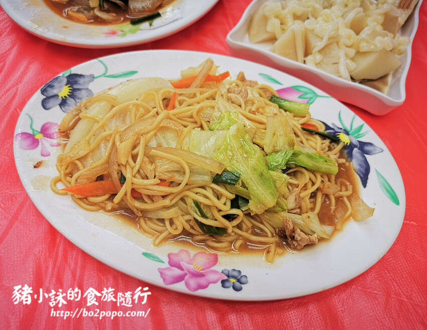 嘉義。布袋》太平洋海產【魚市場 A16】。門口價目跟菜單不完全一樣