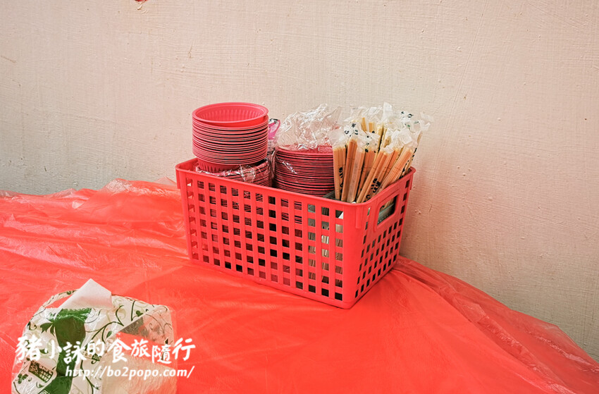 嘉義。布袋》太平洋海產【魚市場 A16】。門口價目跟菜單不完全一樣