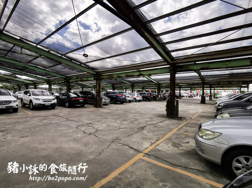 嘉義。布袋》太平洋海產【魚市場 A16】。門口價目跟菜單不完全一樣