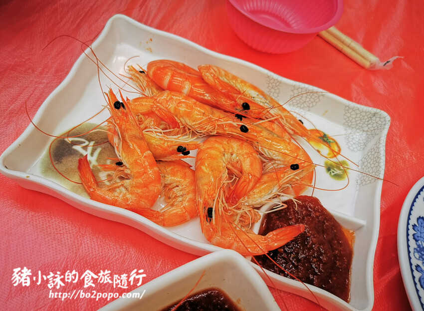 嘉義。布袋》太平洋海產【魚市場 A16】。門口價目跟菜單不完全一樣