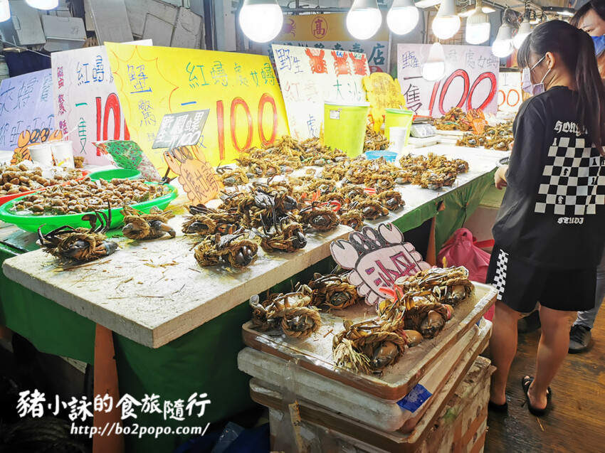 嘉義。布袋》太平洋海產【魚市場 A16】。門口價目跟菜單不完全一樣