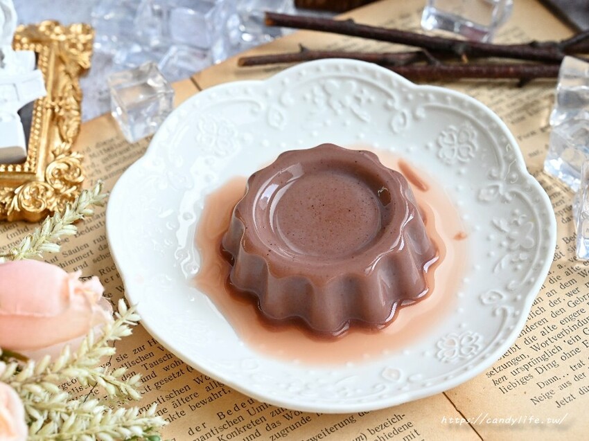 霸王仙草凍｜隱身在水湳市場裡的人氣手工仙草凍，大盒45元，小盒只要5元～老闆說不純不用錢！