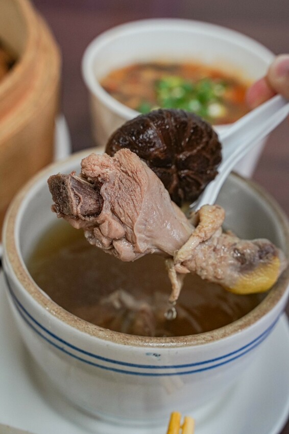 高雄美食|人氣蔥油餅蔥香十足/蘿蔔絲餅超美味/小籠包皮薄會爆汁/金牌蔥餅王
