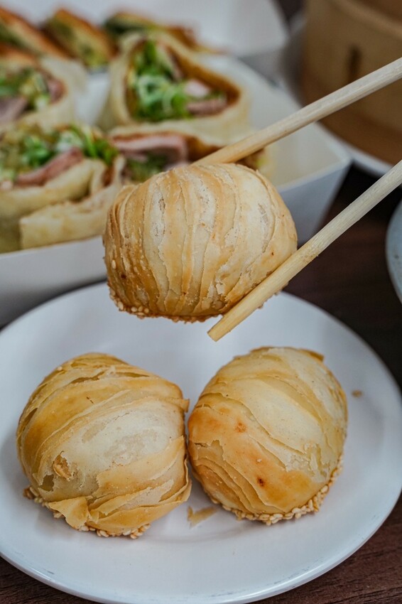 高雄美食|人氣蔥油餅蔥香十足/蘿蔔絲餅超美味/小籠包皮薄會爆汁/金牌蔥餅王