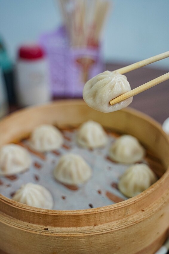 高雄美食|人氣蔥油餅蔥香十足/蘿蔔絲餅超美味/小籠包皮薄會爆汁/金牌蔥餅王