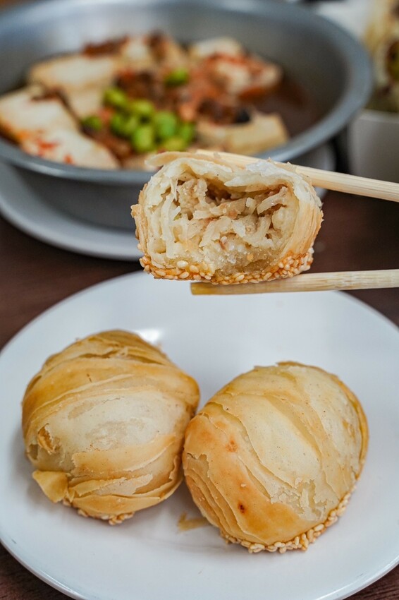 高雄美食|人氣蔥油餅蔥香十足/蘿蔔絲餅超美味/小籠包皮薄會爆汁/金牌蔥餅王