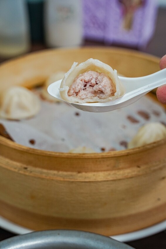 高雄美食|人氣蔥油餅蔥香十足/蘿蔔絲餅超美味/小籠包皮薄會爆汁/金牌蔥餅王