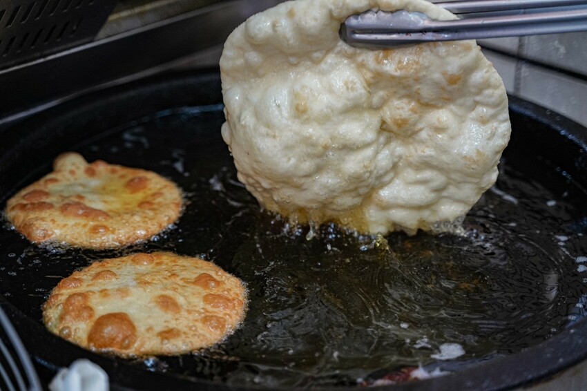 高雄美食|人氣蔥油餅蔥香十足/蘿蔔絲餅超美味/小籠包皮薄會爆汁/金牌蔥餅王