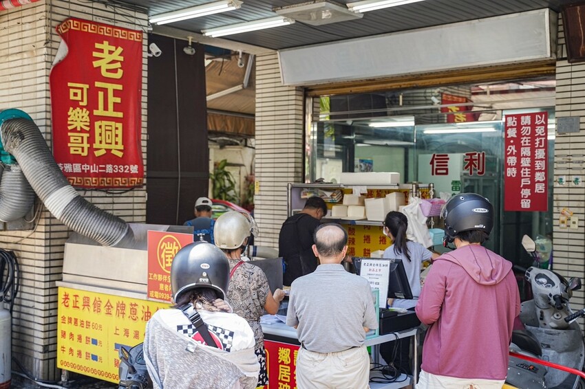 高雄美食|人氣蔥油餅蔥香十足/蘿蔔絲餅超美味/小籠包皮薄會爆汁/金牌蔥餅王