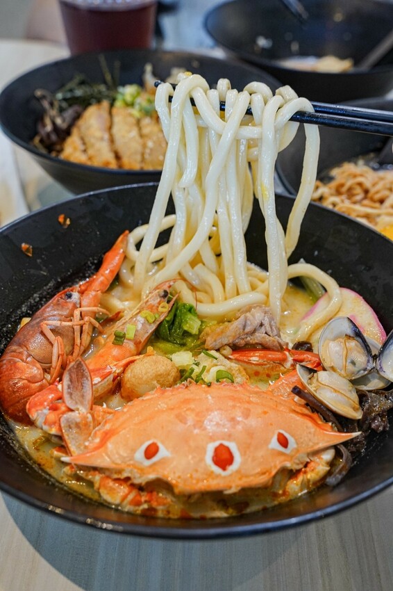 高雄美食｜東港直送海鮮超澎湃鍋燒/湯頭鮮甜好喝丼飯份量十足CP值高/D.K Kitchen選料鍋燒