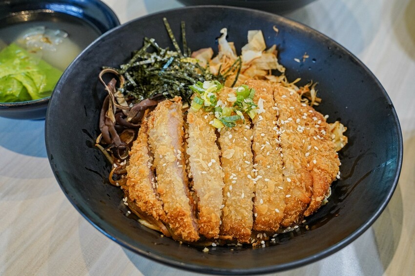 高雄美食｜東港直送海鮮超澎湃鍋燒/湯頭鮮甜好喝丼飯份量十足CP值高/D.K Kitchen選料鍋燒