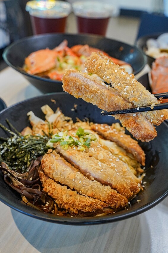 高雄美食｜東港直送海鮮超澎湃鍋燒/湯頭鮮甜好喝丼飯份量十足CP值高/D.K Kitchen選料鍋燒