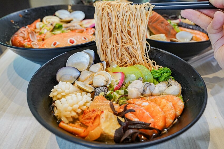 高雄美食｜東港直送海鮮超澎湃鍋燒/湯頭鮮甜好喝丼飯份量十足CP值高/D.K Kitchen選料鍋燒