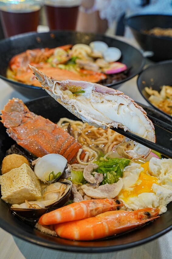 高雄美食｜東港直送海鮮超澎湃鍋燒/湯頭鮮甜好喝丼飯份量十足CP值高/D.K Kitchen選料鍋燒