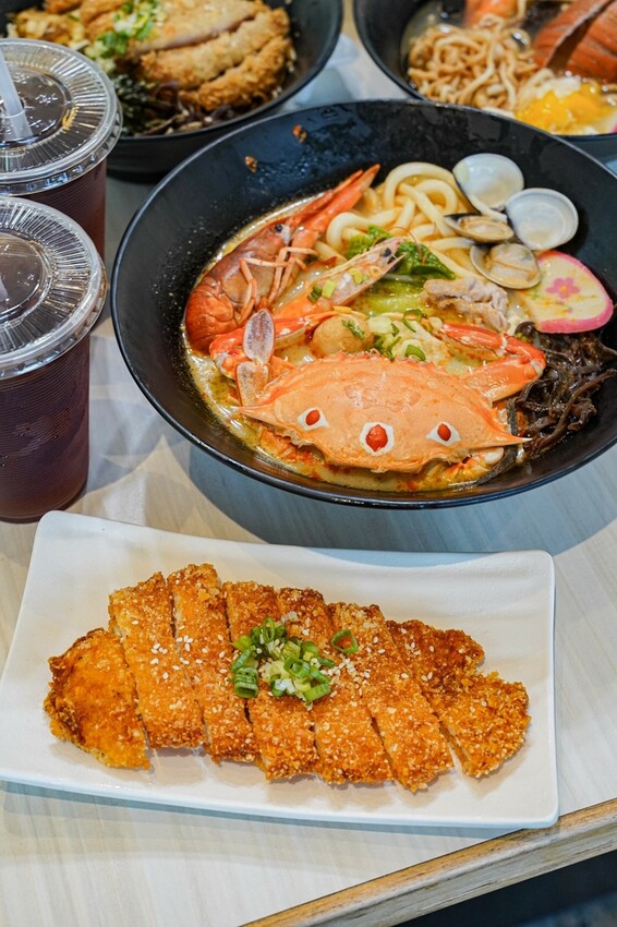 高雄美食｜東港直送海鮮超澎湃鍋燒/湯頭鮮甜好喝丼飯份量十足CP值高/D.K Kitchen選料鍋燒