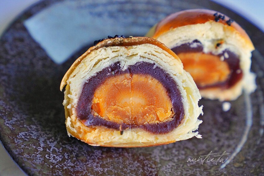 【台中】東區｜祥記蛋黃酥，傳統紅豆泥酥香飽滿鹹蛋黃，台中平價蛋黃酥推薦