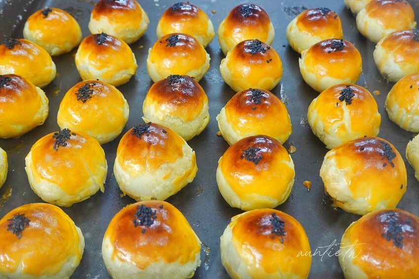 【台中】東區｜祥記蛋黃酥，傳統紅豆泥酥香飽滿鹹蛋黃，台中平價蛋黃酥推薦